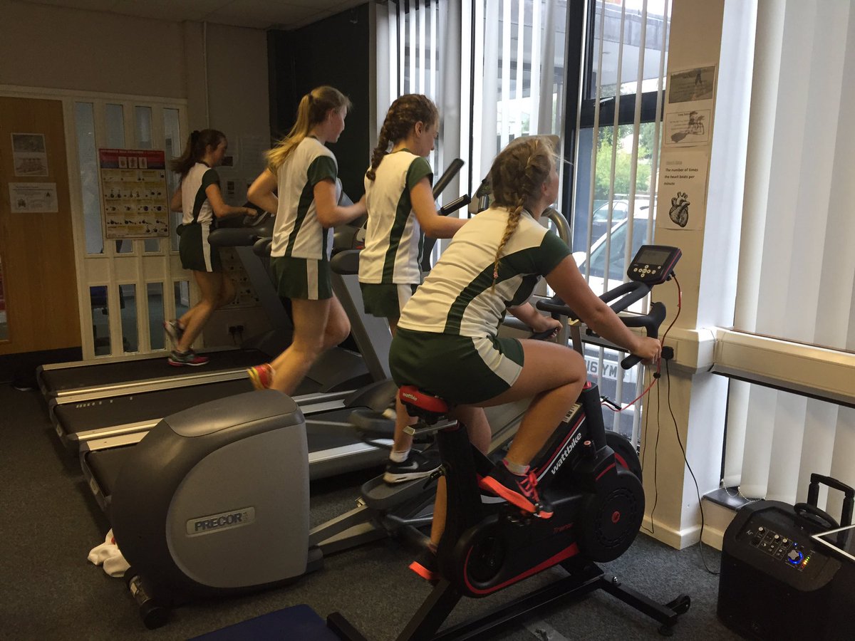 PhysEdSHS's tweet photo. @SportsSHS yr11 experiencing a session of continuous training and the immediate effects of exercise on the CV system https://t.co/DXaBZCjEoi