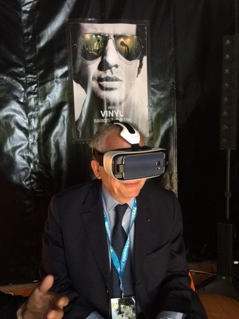 slaroye's tweet photo. Démo #OCSVR en avant-première avec Olivier Schrameck au @festivalfiction #FFTV2016 @csaudiovisuel @LouettePierre https://t.co/BzGxaH7sqt