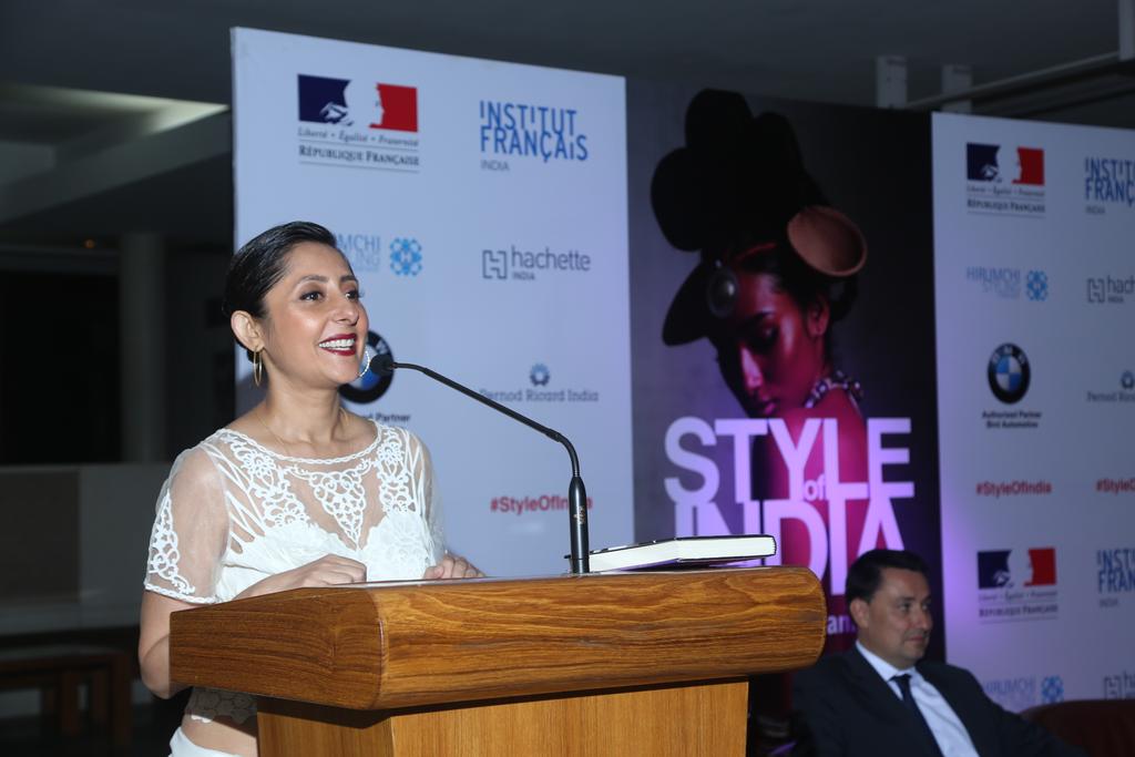 HachetteIndia's tweet photo. .@AuthorGeetaKhan addresses the audience & shares her experience at the launch of #StyleOfIndia. https://t.co/vbyONJWAuZ