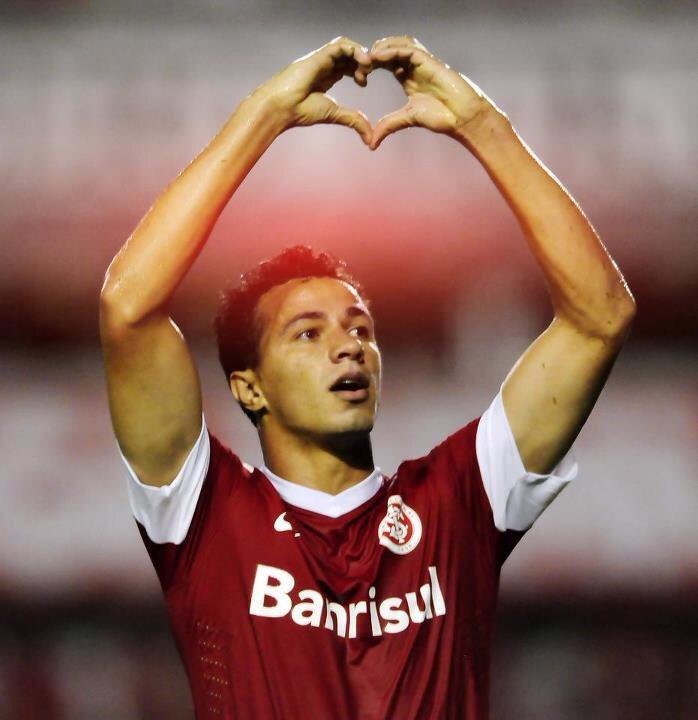 int3rdepressao_'s tweet photo. Mitos do Internacional 🔴⚪️❤️ #VoltaDale #JuntoSempreDamião #vamosvamosnicoeseijas https://t.co/nRKXg9eDOg