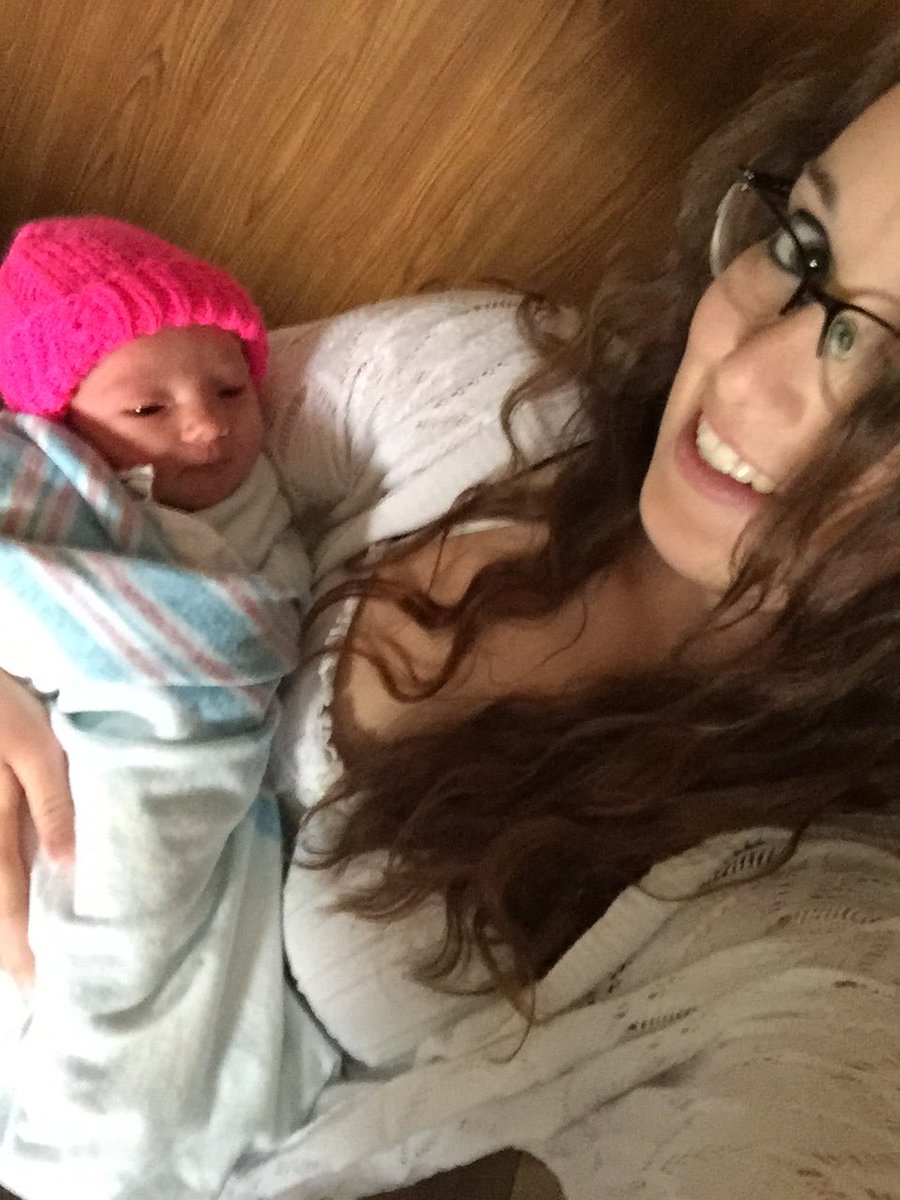 KayleneBlue's tweet photo. I got to welcome this little sunshine to the world on my 22 birthday. She's adorable. #family #Aunty #princess https://t.co/9525o1Zhul