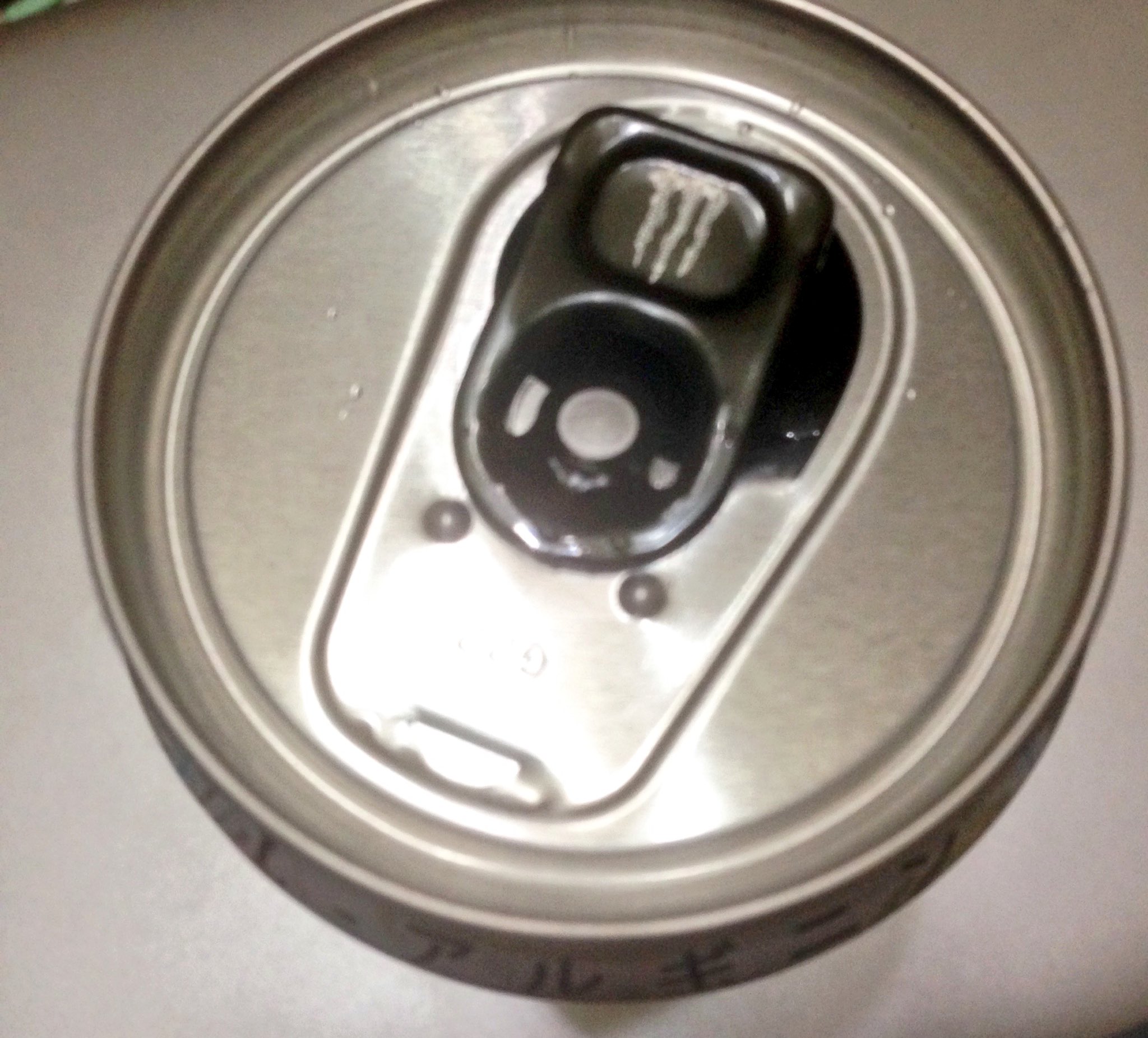 Kiyo プルタブの穴はストローさすとこなのかーって動画見てさっそく今日ゲームショウでもらったmonsterで試そうと思ったら男らしさを感じたわ T Co Y6v9osk3sy Twitter