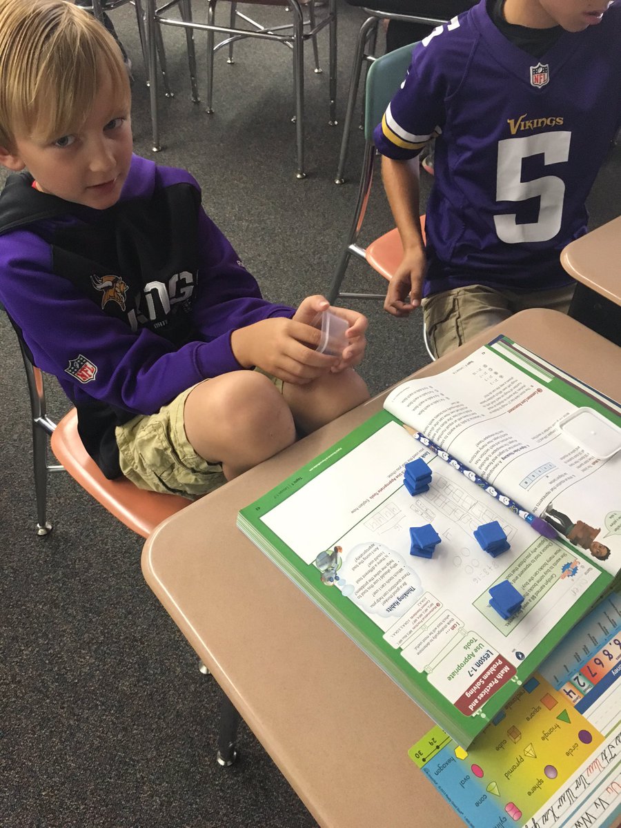 ahareid's tweet photo. Using appropriate tools to represent a math problem #alasconnected #lakeview #3rdgrade #toolsformath https://t.co/C6QikbUN6b