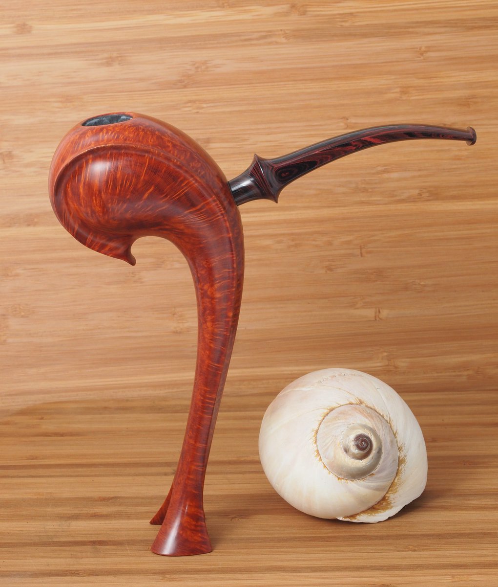 Here's a pretty unusual pipe, made by Teddy Knudsen