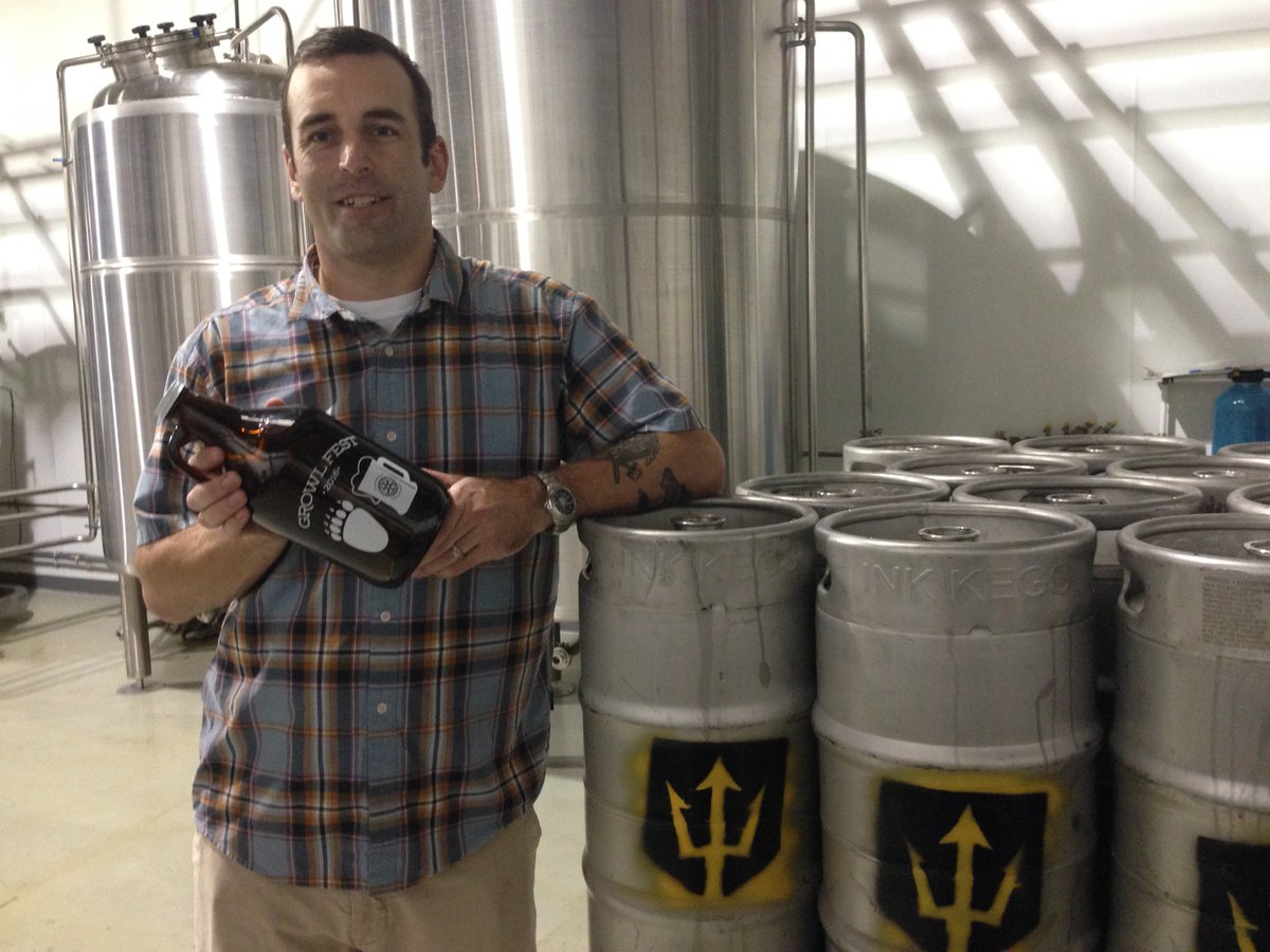 GrowlFest's tweet photo. Mike @TheBoldMariner displaying @VirginiaZoo @GrowlFest. Festival growler gets 10% off fills thru Oct. Thanks Mike! https://t.co/hFv5F3bKj9