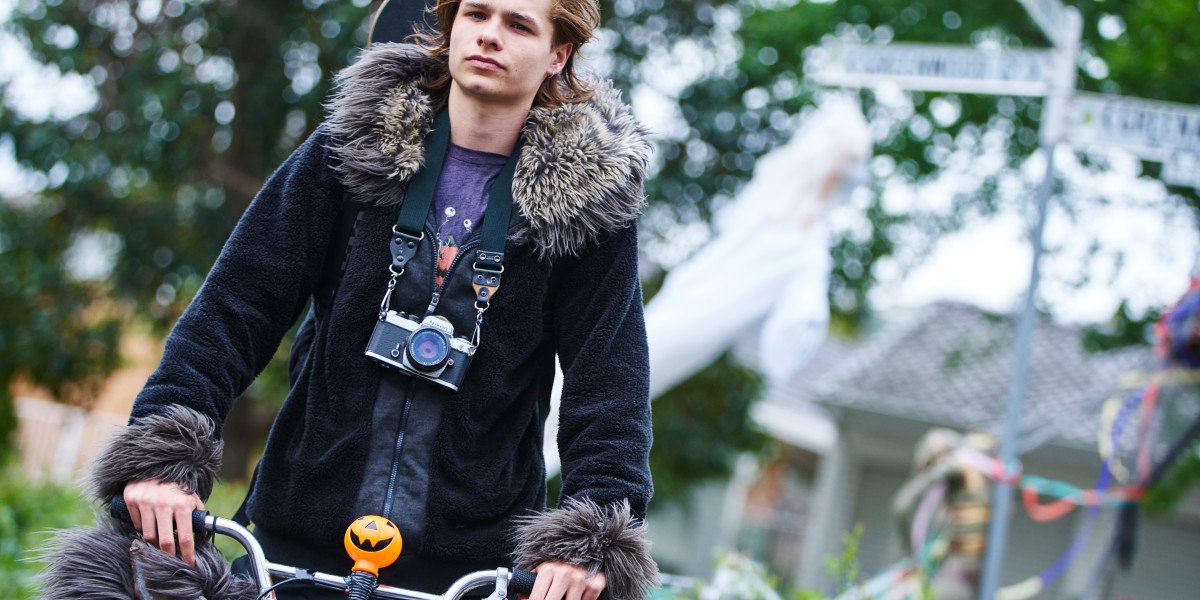We sure love us some dreamy Halloween fun &amp; <a href="/NickVerso/">Nicholas Verso</a>'s #BoysInTheTrees has it in spades! ow.ly/W6no304hlOZ