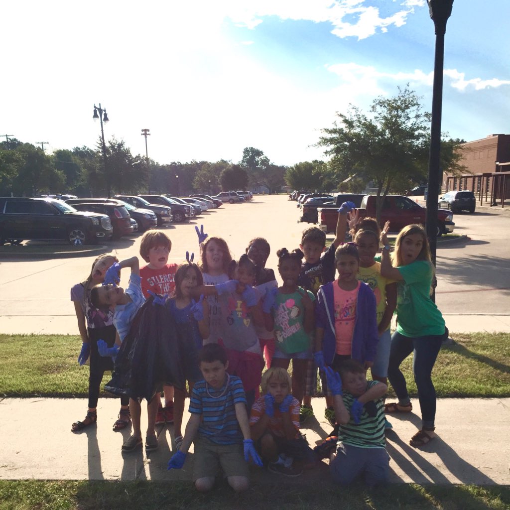 ms_shiflett's tweet photo. Pausing to be a little silly as we clean up trash around our school for Random Act of Kindness! #marvinwarriors https://t.co/n7RagzP26d