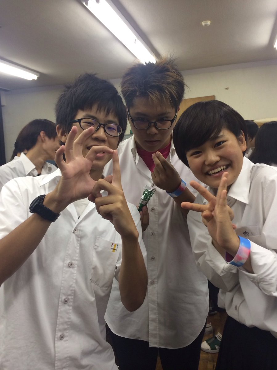 amo_High_Cut's tweet photo. High Cutのボーカルです！
写真1番右です！
一緒に撮った人、写真ほしいです！特に１年生！
リプでもDMでも良いんで👍 https://t.co/91X9dDX2h3