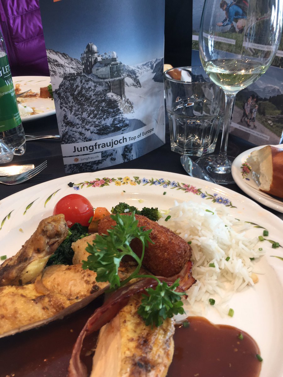 CulinaryInsider's tweet photo. Main course before game on #glacier @TISSOT @tonyparker lunch - Grilled Chicken w/banana &amp; #bacon @MySwitzerland_e https://t.co/IBX5cywvLs
