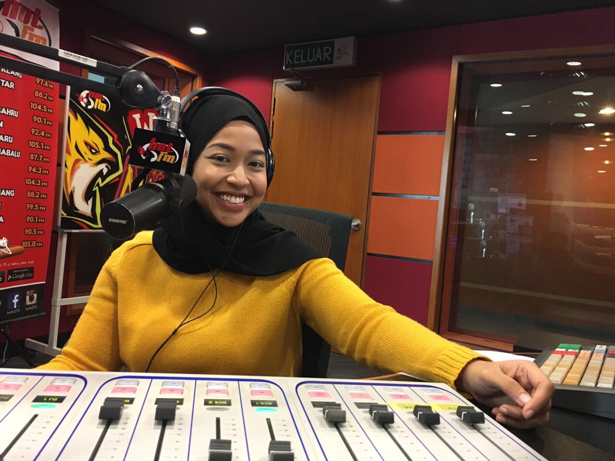 Hot FM على تويتر: "Hello! Nak sampaikan ucapan utk sesiapa tak? Ce call 0377108822 atau tweet @sarancak ?… "