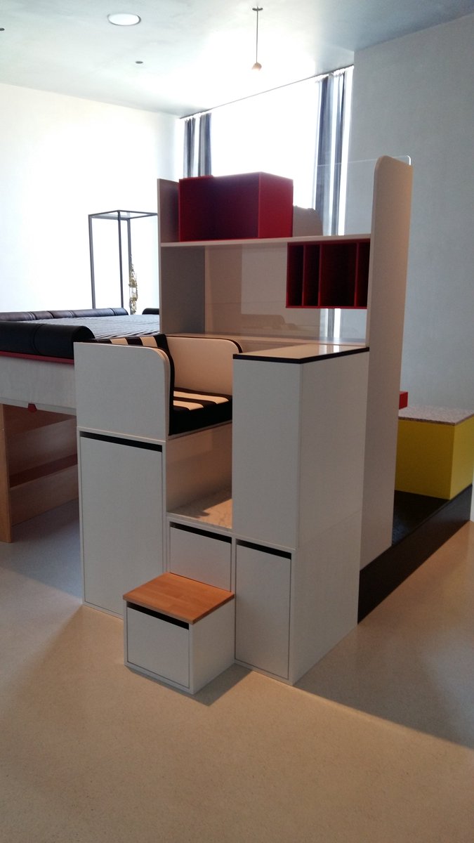 Skulptur oder Möbel...? Wir freuen uns über die Ausstellungseröffnung! <a href="/Kolumba_Museum/">Kolumba Kunstmuseum</a>