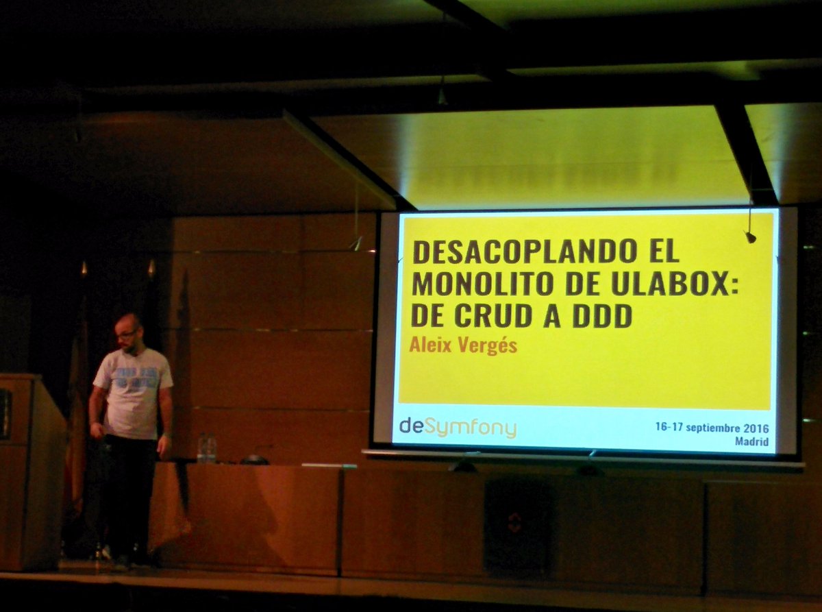 ManelSelles's tweet photo. En la charla de @avergess @UlaboxEng en @desymfony #ulaTeam https://t.co/JA2mAXxXzn