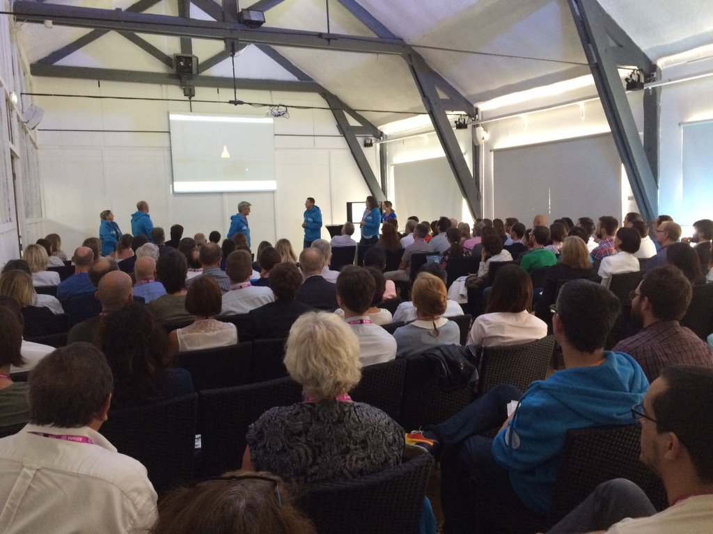 Les finalistes pitchent devant le jury. L'aboutissement de longs mois de travail. Bonne chance ! #Innovathon