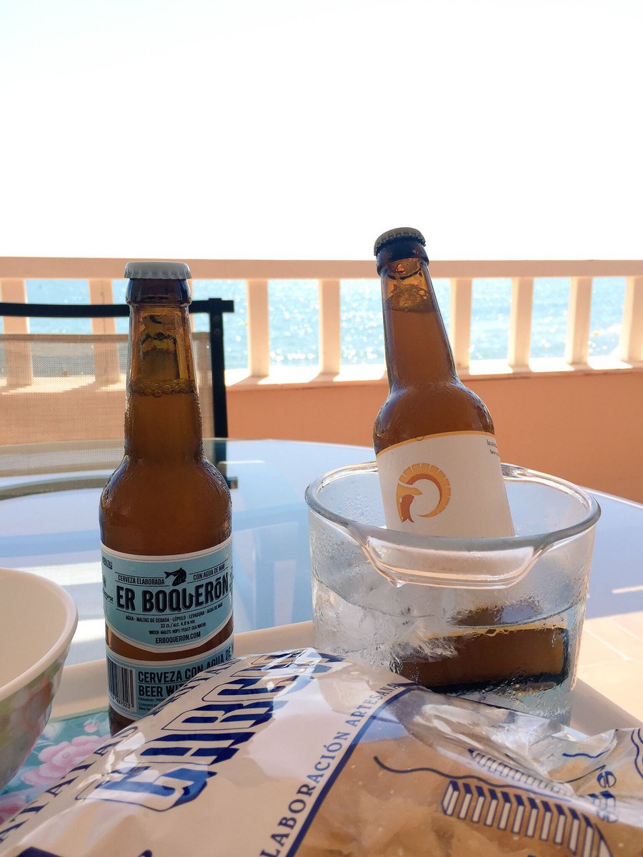 Placeres del verano! <a href="/erboqueron_beer/">Er Boqueron</a> <a href="/LacabraBeer/">LacabraBeer</a> #patatasGarcia y una buena conversación con <a href="/SusanaMiquelSeg/">Susana Miquel Segarra</a>