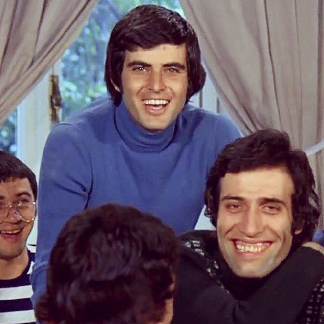 Buralarda senin gibiler gittikçe azaldı, özleyeceklerimiz arasında sağlam bir yer, boğazda bir düğüm..
#TarıkAkan