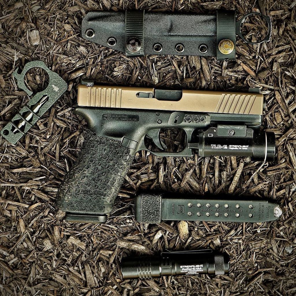 wisemencompany's tweet photo. This is my Friday party gear.
#WiseMen #2a #edc #edcgear #everydaycarry #gunlife #pocketd… https://t.co/ZXM377u5bY https://t.co/cCJm3K8Czo
