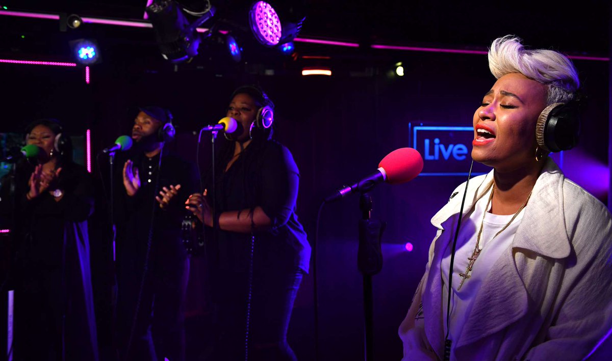 1Xtra's tweet photo. "I'm on a mission to bring some Soul back" 

Amazing Live Lounge from @EmeliSande 👏👏 https://t.co/56h4dBkRk2