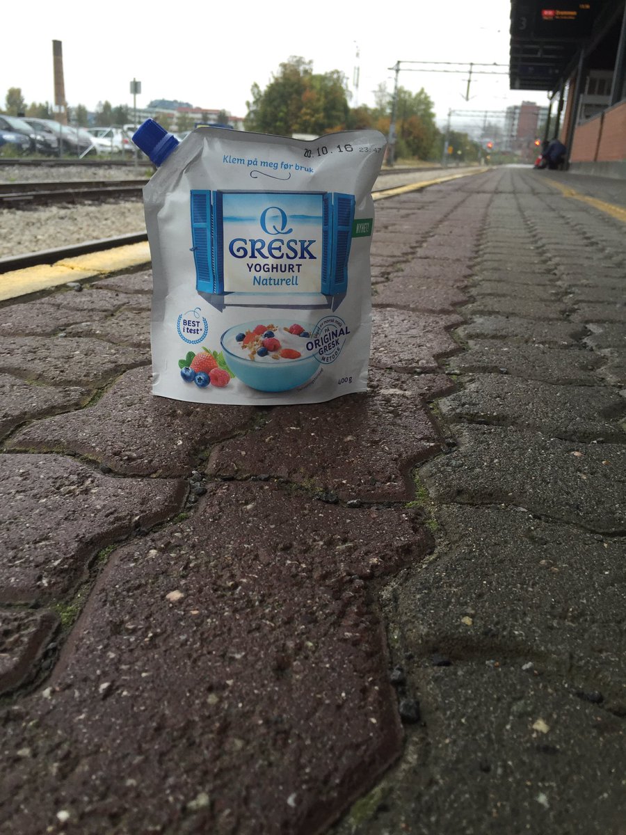 QBentM's tweet photo. Hva skjer'a? Q gresk yoghurt på Lillehammer stasjon? Produsert på QGausdal og på vei til Oslo. Spennende Qnyhet!😊 https://t.co/HD7vYMAdAf