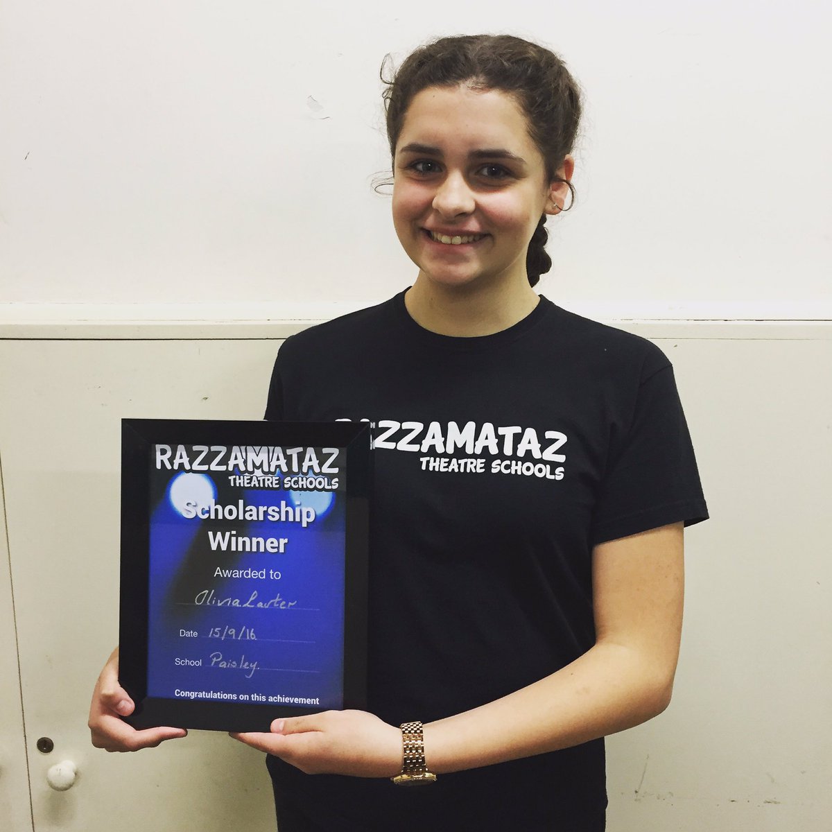 Razzpaisley's tweet photo. Huge well done to our Stage Scholarship Winner Olivia Lauter and Runner Up the talented Eve Rogan🎉 https://t.co/LbU5nKVwrz