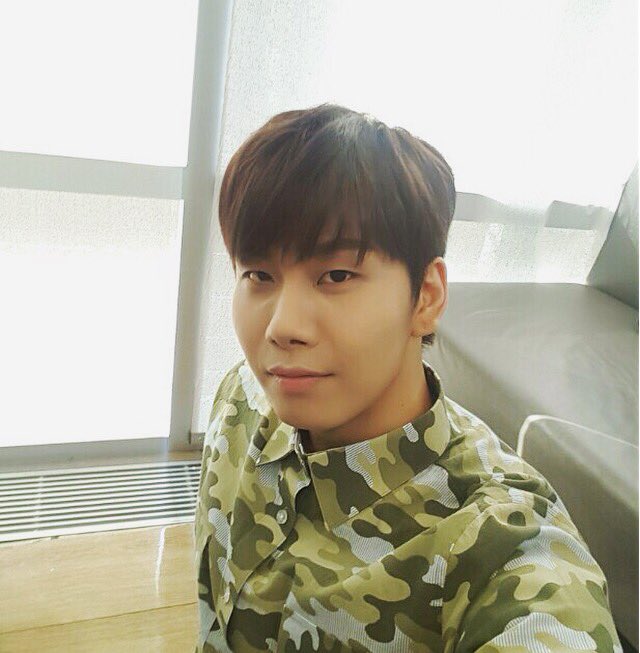 RBW_VROMANCE's tweet photo. MBC 듀엣가요제 추석특집 
#브로맨스 첫째 장현 출연💕

여러분~ 잠시 후 9시 15분에 만나요!

#VROMANCE #박장현 #장현
#MBC #듀엣가요제 #듀가 #추석특집
#본방사수 #부탁드려요 ✌️✌ https://t.co/gClZ01jjap