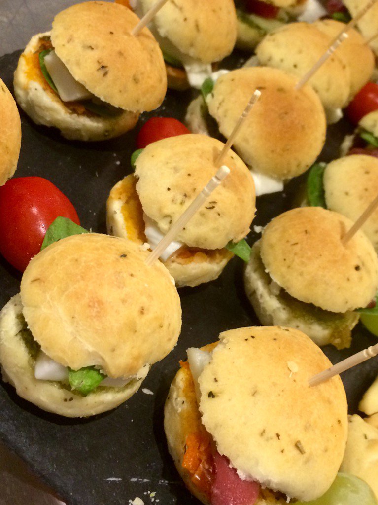 osud33's tweet photo. Pan bagnat cocktail sur commande pour vos apéros ! #osud #faitmaison #produitsfrais #yummy https://t.co/JyBCMxBnN3