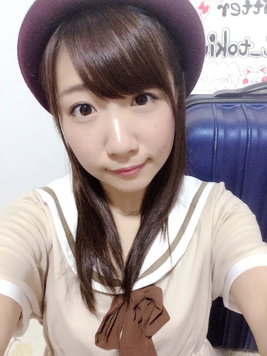 yui_tokiwa's tweet photo. 昨日の生放送中に撮った地鶏写真です👸いい感じにかわいこぶれた2枚目を載せてみました👸✨
いかかでしょうか。ご確認ください👸
#AnkRouge
#ANCOCO
#秋 🍠!!!!!!! https://t.co/L1g0S7ew8V