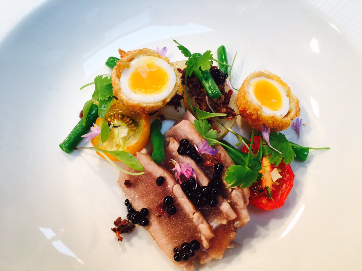 L20HotelSchool's tweet image. Tuna Nicoise , crisp quails egg, slow roast tomato , balsamic caviar  coming soon to @L20HOTELSCHOOL #octobermenu