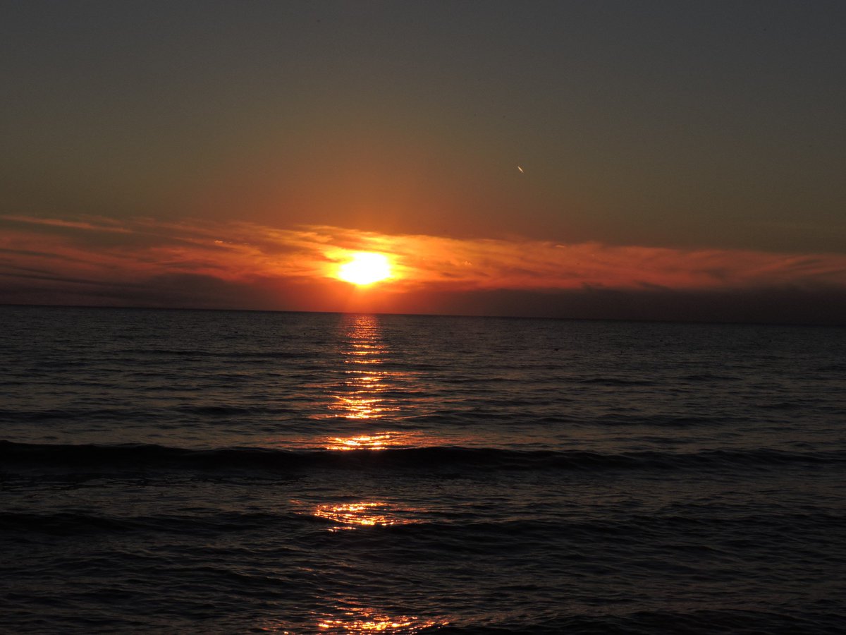 skipper99g's tweet photo. Lake Michigan sunset from Little Point Sable. 9/15/16 https://t.co/lkXKf0Qlun