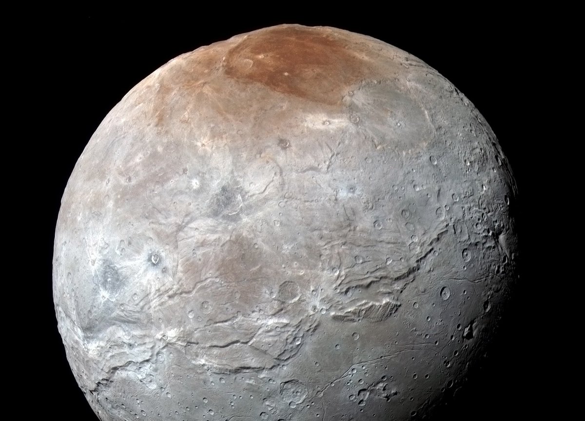 Astronomie : quand le «Mordor» de Charon rougit de froid  liberation.fr/futurs/2016/09…