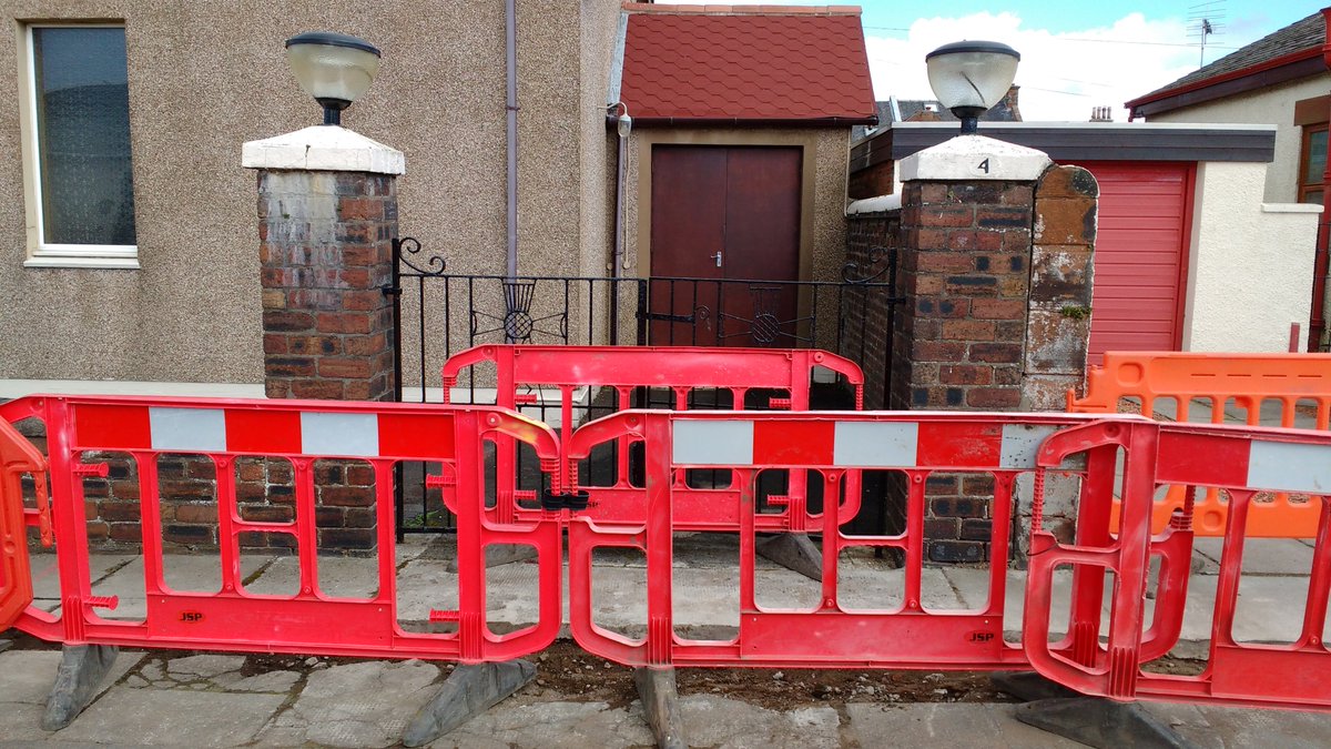 Clark_Photo_Pro's tweet image. @southayrshire lets hope your friends @virginmedia tidy the church up before Sunday #NoWayIn