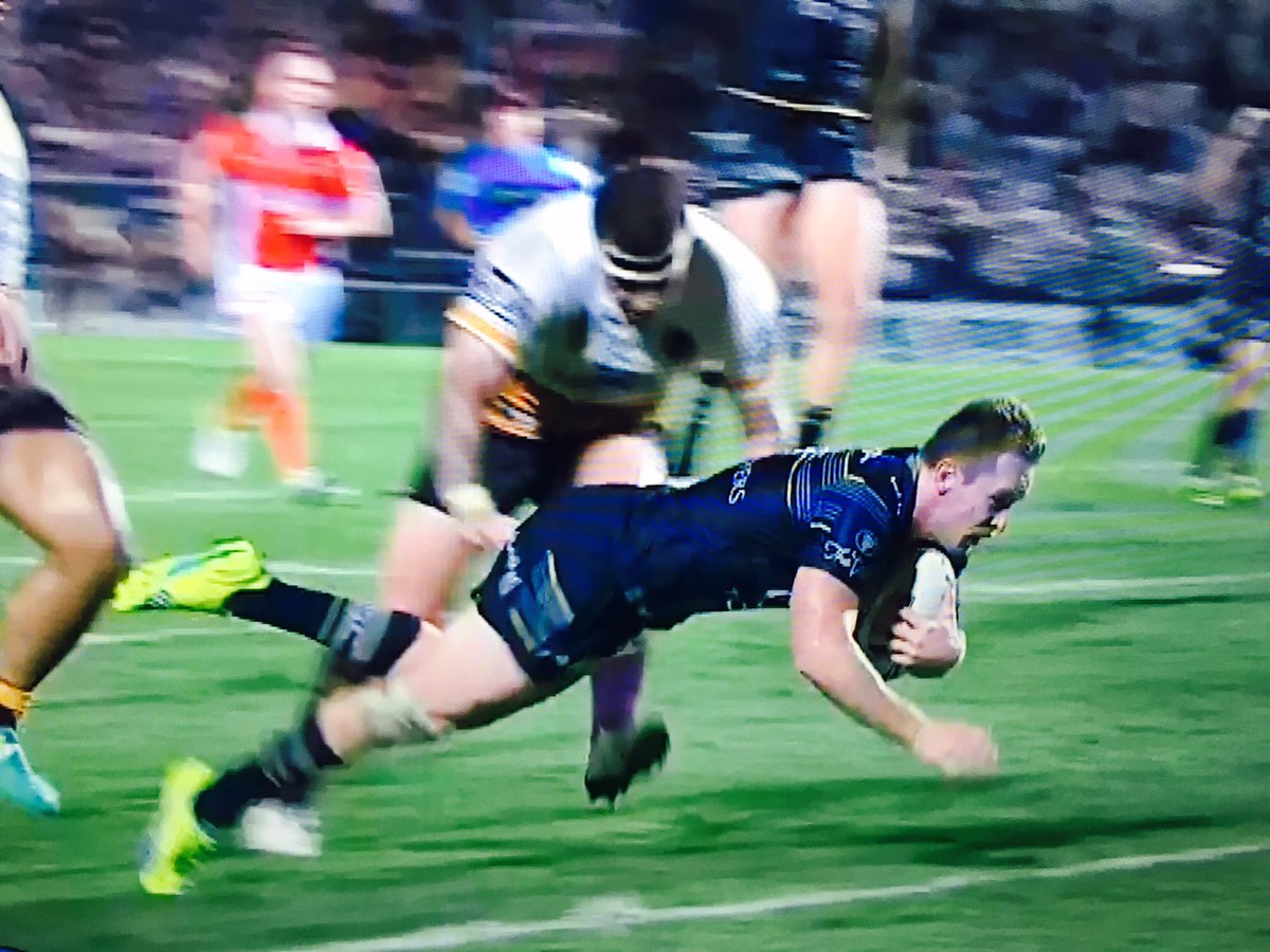 BrighterSuper's tweet photo. #nqcowboys Premiership dream alive! #morganexpress always on time and delivers on the tryline! #NRLCowboysBroncos https://t.co/Eausw5xWjs