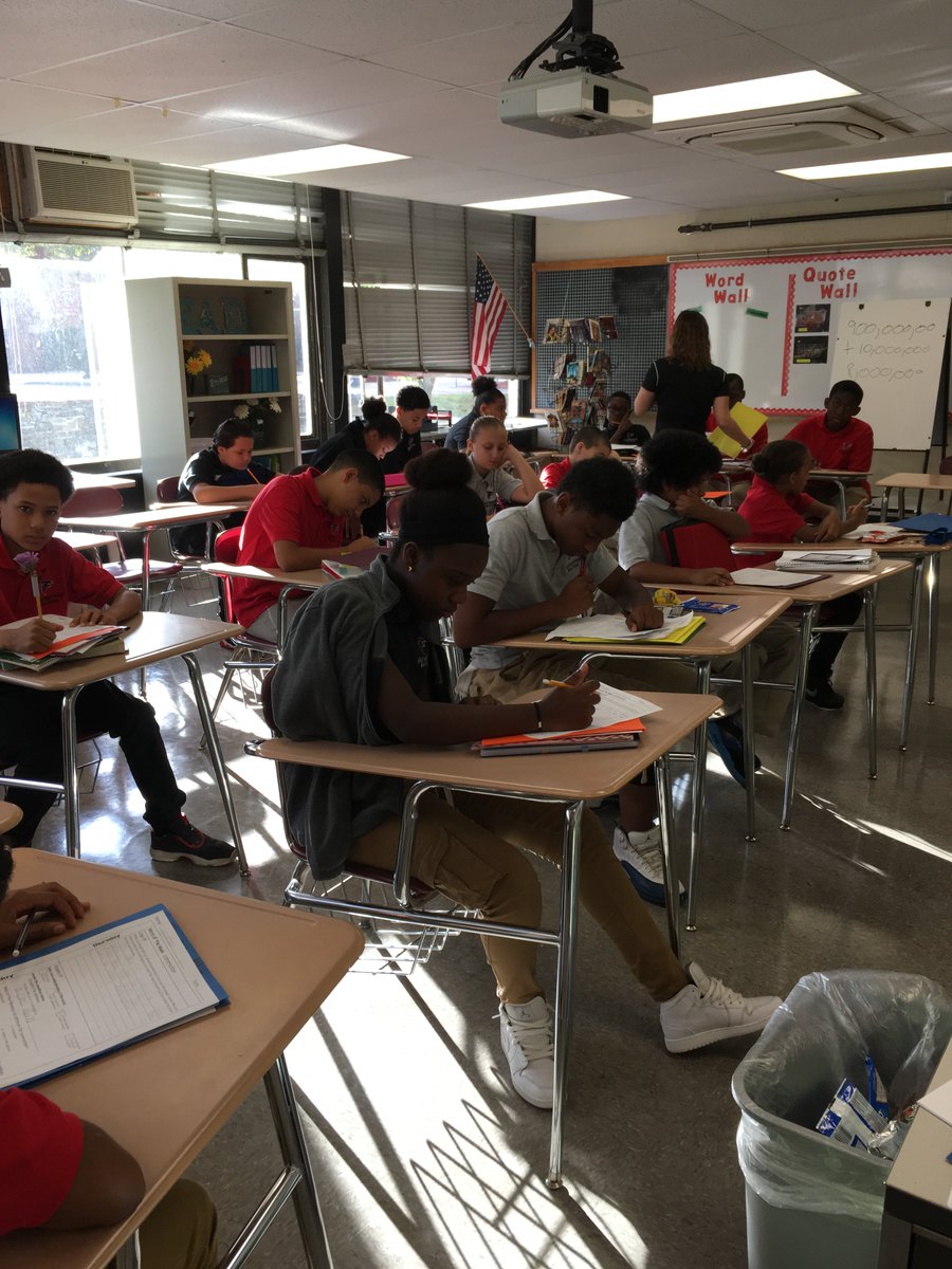 MeredithKrauss's tweet photo. Students working on their morning vocabulary practice! #ALLIN https://t.co/OVFelWBkCE