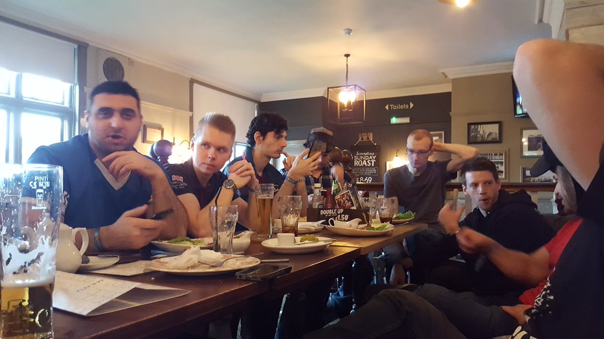 FormerModJohnC's tweet photo. #SquadLunch #RuneFest16 https://t.co/2QSE5Z55RA