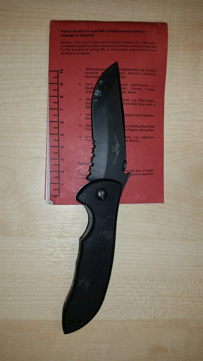 MPSLewisham's tweet photo. Intelligence led #stopandsearch leads to recovery of an imitation #firearm, #drugs and a #knife. Two arrested #565PL https://t.co/WF3bignOvd