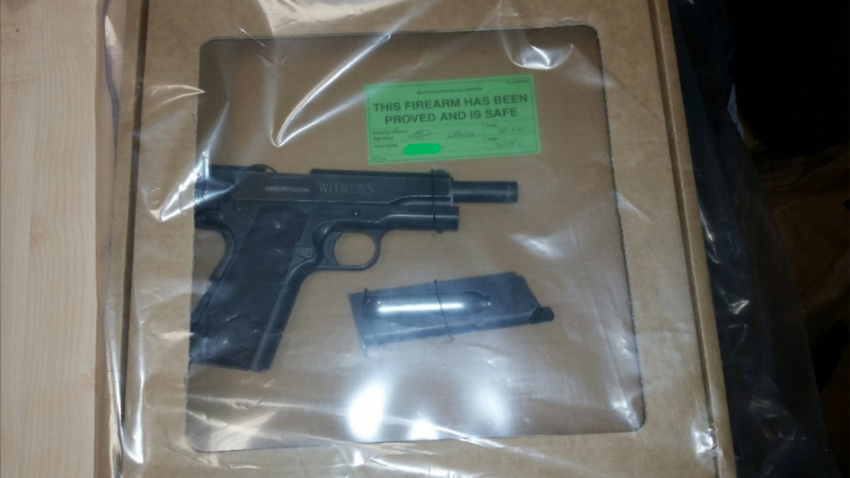 MPSLewisham's tweet photo. Intelligence led #stopandsearch leads to recovery of an imitation #firearm, #drugs and a #knife. Two arrested #565PL https://t.co/WF3bignOvd