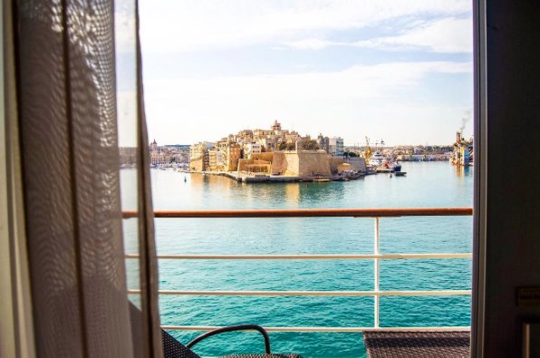 Silversea's tweet photo. Imagine waking up to a stunning view every morning #SilverseaMoments Photo:MyWornOutPassport https://t.co/uSt1DF87pU https://t.co/pn60WbKOgR