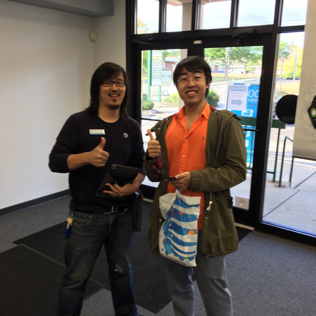 MattasLen's tweet photo. Sehoon Son sells first IPhone 7 at UCONN-Storrs, CT!! @UBertolino @NovaO https://t.co/ujOS5p64yc