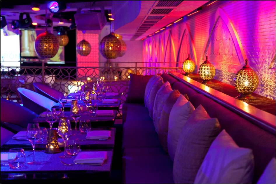 Soloungekech's tweet photo. Des nuits magiques, pleines d’étincelles  #Solounge #Marrakech #Party https://t.co/NepiVWpr26