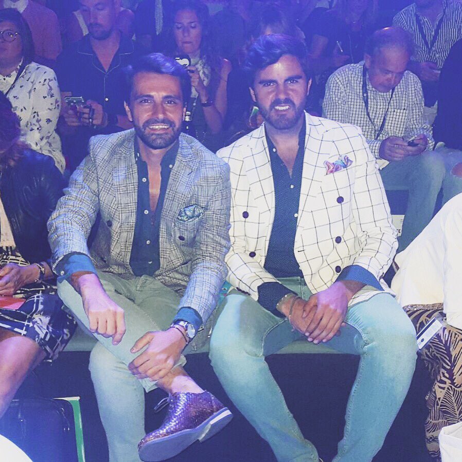 niebladeltoro's tweet photo. Fiesta enla @MercedesFashion por el desfile de @agathardlp con @RamirezCosima @gamboa_jos yTristán @escaparaterevis https://t.co/r8OrTaby41