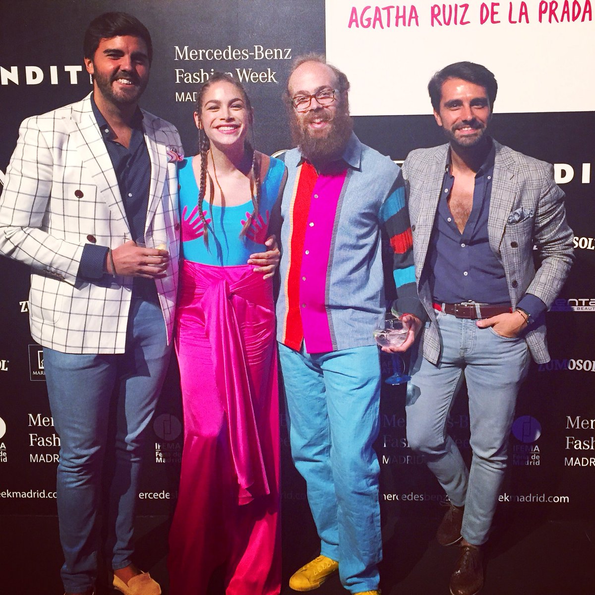 niebladeltoro's tweet photo. Fiesta enla @MercedesFashion por el desfile de @agathardlp con @RamirezCosima @gamboa_jos yTristán @escaparaterevis https://t.co/r8OrTaby41