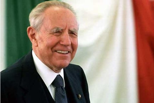uambrosoli's tweet photo. Ricorderò il suo amore x il Paese, declinato attraverso impegno e responsabilità. Per tutta la vita. Grazie #Ciampi https://t.co/My6eutTpI9