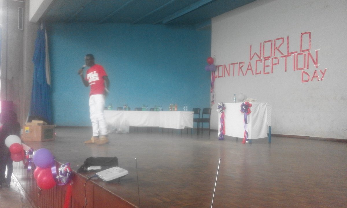 deejay_appie's tweet photo. #wcd2016 #knowyouroption @YourLifeCom happening #uonkenyascience https://t.co/ToXHCRWJoo