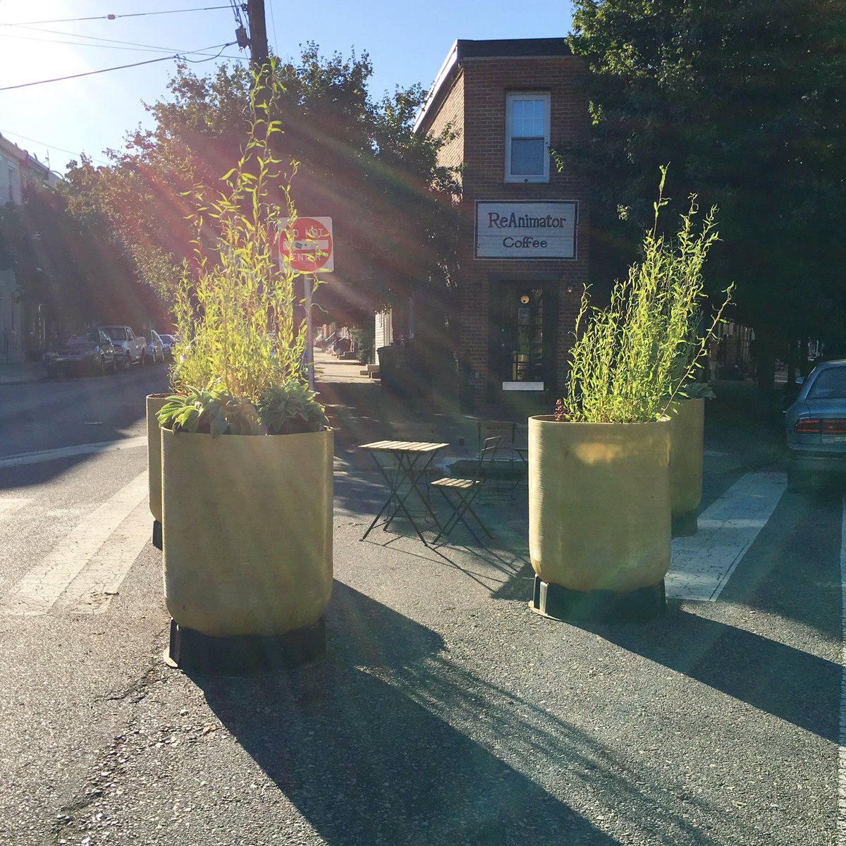 jongeeting's tweet photo. Happy @parkingdayphila! Come by @ReAnimatorPhila to check out Apiary Studio's plaza https://t.co/OjnJHBviuc