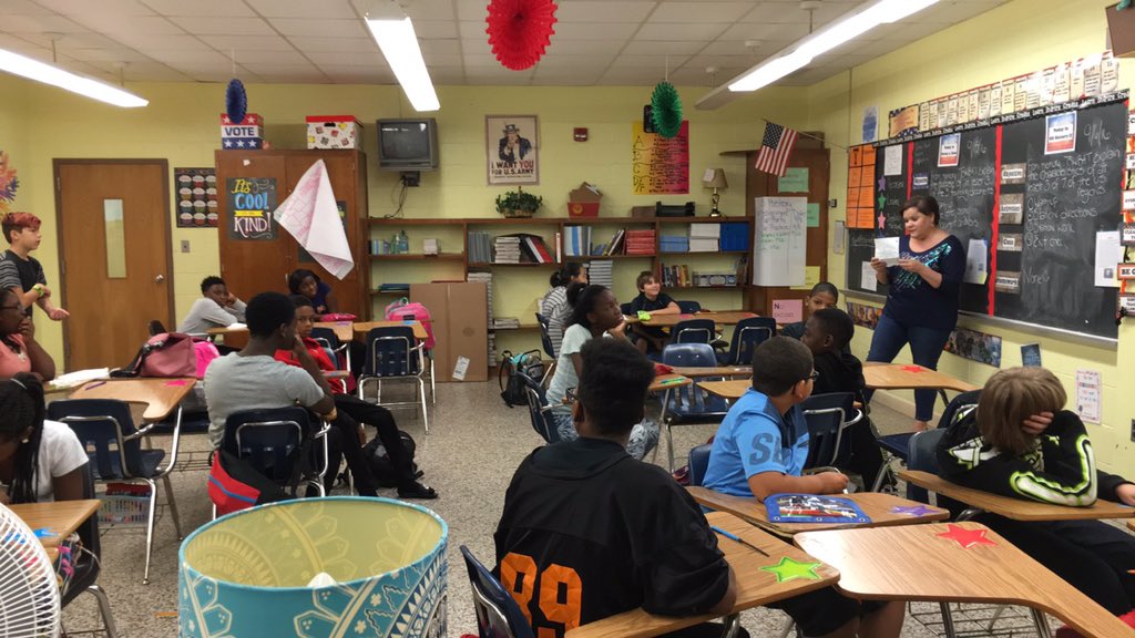 Im_Miche's tweet photo. @PortsVASchools @ChMSTruckers #CivicsRocks #BreakupLetter #DeclaringIndependence #AcademicOlympians 🇺🇸 https://t.co/6aJDCjOKFs