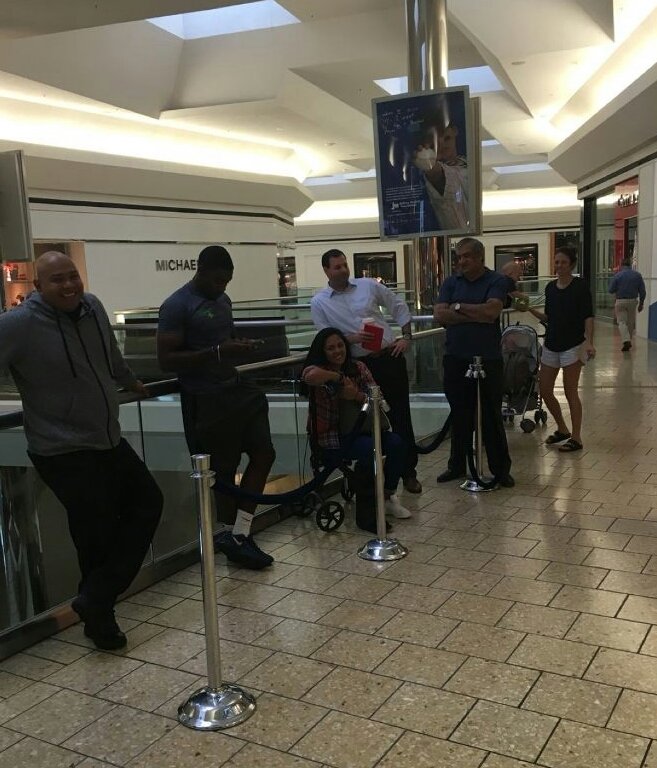 VirginiaBuzz's tweet image. Fair added: sch.mp/k6vrw - RT @DCMobility .@ATT line at Fair Oaks Mall. #iPhone7 #ATTVA