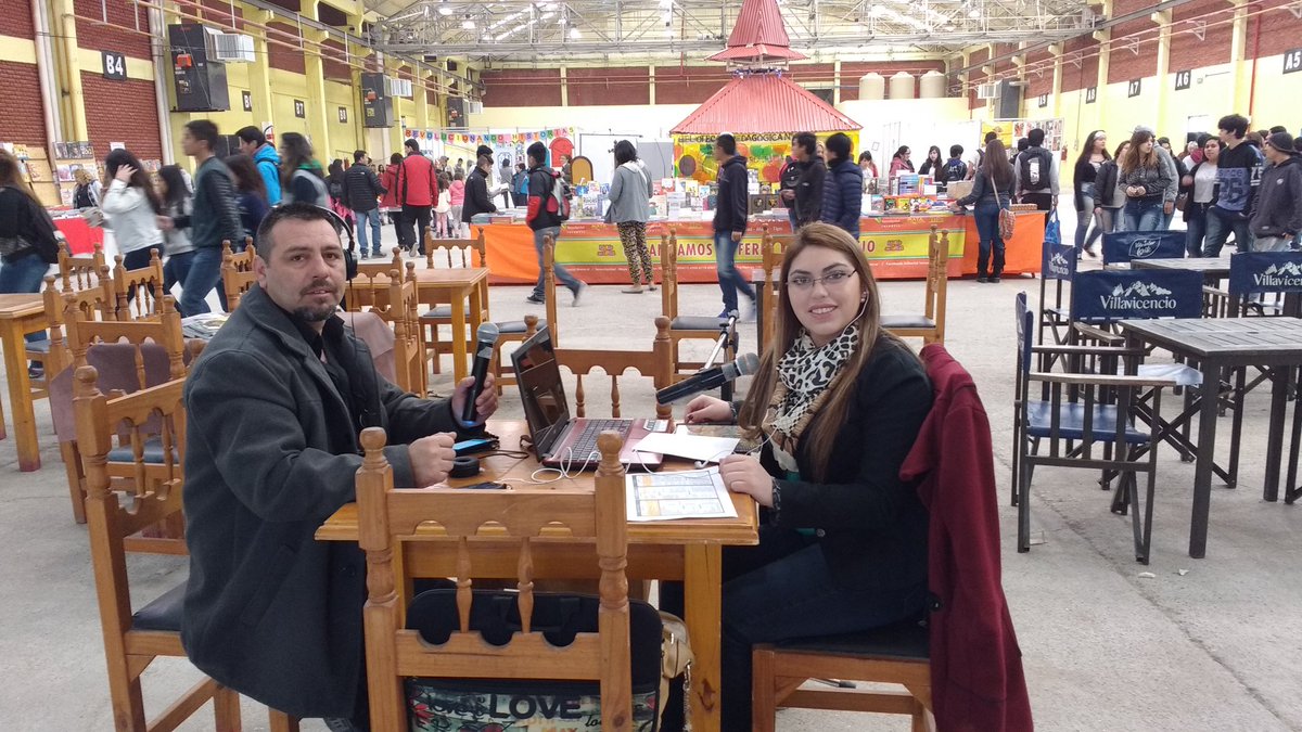 CeleeLillo_Tlsn's tweet photo. @TWRadioCiudad @TWMunicipalidad ya estamos en vivo transmitiendo la #FeriaDelLibro #Trelew #AcercandoMundos 87.9 https://t.co/E62EsvqhKR