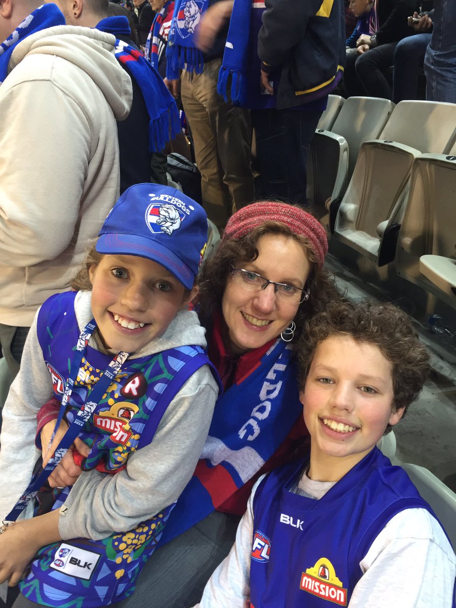 TaniaBezzobs's tweet photo. #bemorebulldog #GoDogs https://t.co/mTmvzmljV1