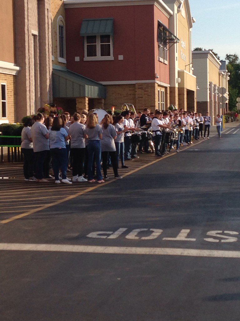 TWLoring's tweet photo. @dr_poe BCHS performance @Florence Wal-Mart for Community Grant https://t.co/by4rKs3MAU