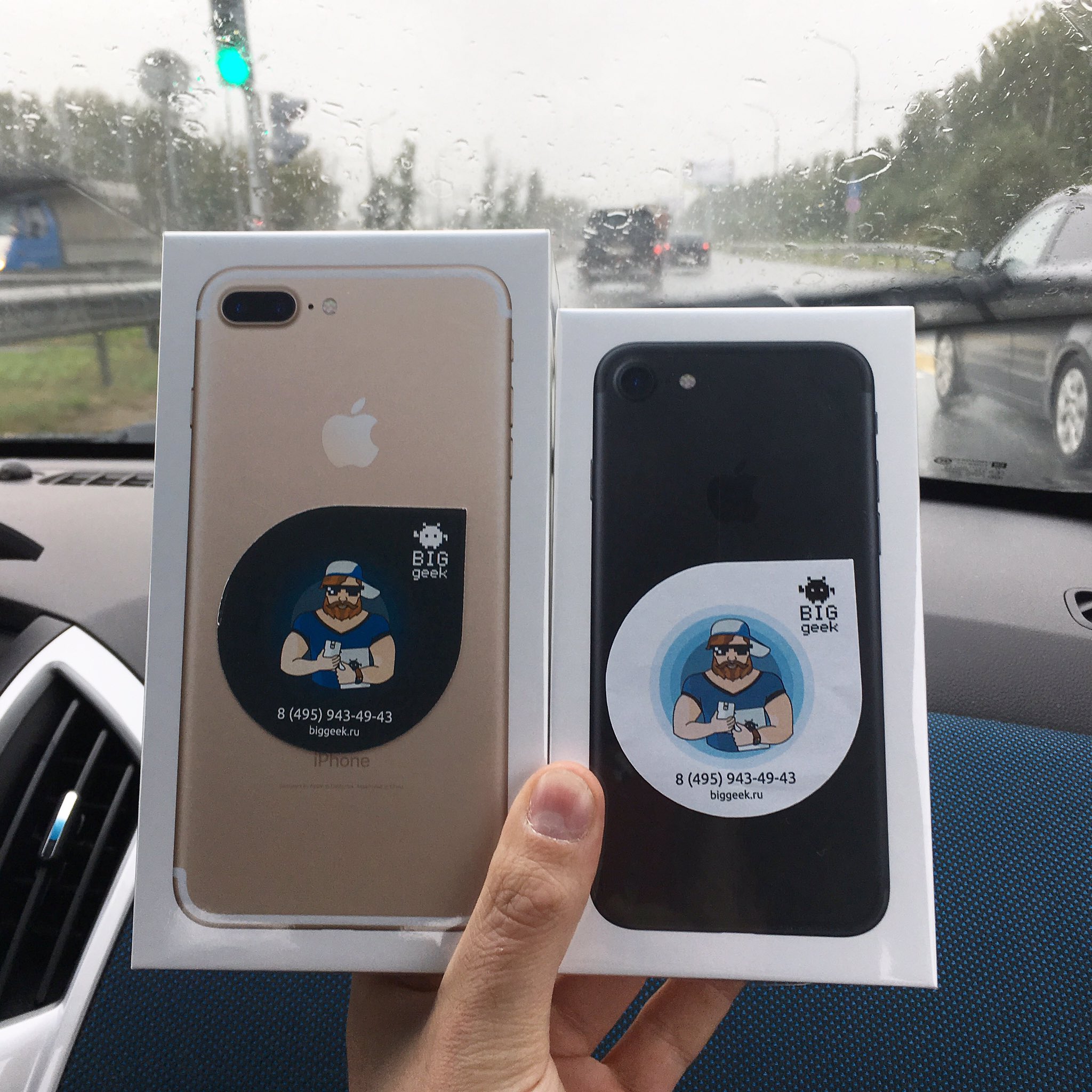 Randomgodbot. Обои big geek. Biggeek внутри. Айфон биг гик. Biggeek логотип.