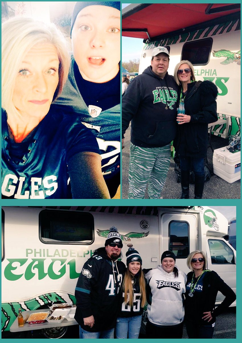 Wh1pper's tweet photo. Phans in DC. #Eagles #Zubus! @Fox5DCAllison #Fab5Pics @Eagles ❤️🏈 https://t.co/CUrpAPLwph